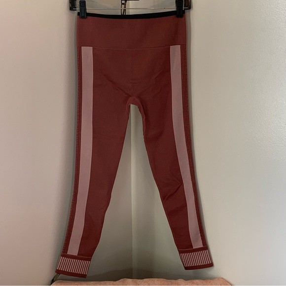 *NWT* Fabletics High-Waisted Seamless Star Leggings - Picture 5 of 10